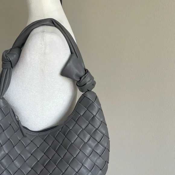 NWT Stylish Gray Woven Hobo Bag - Picture 2 of 4